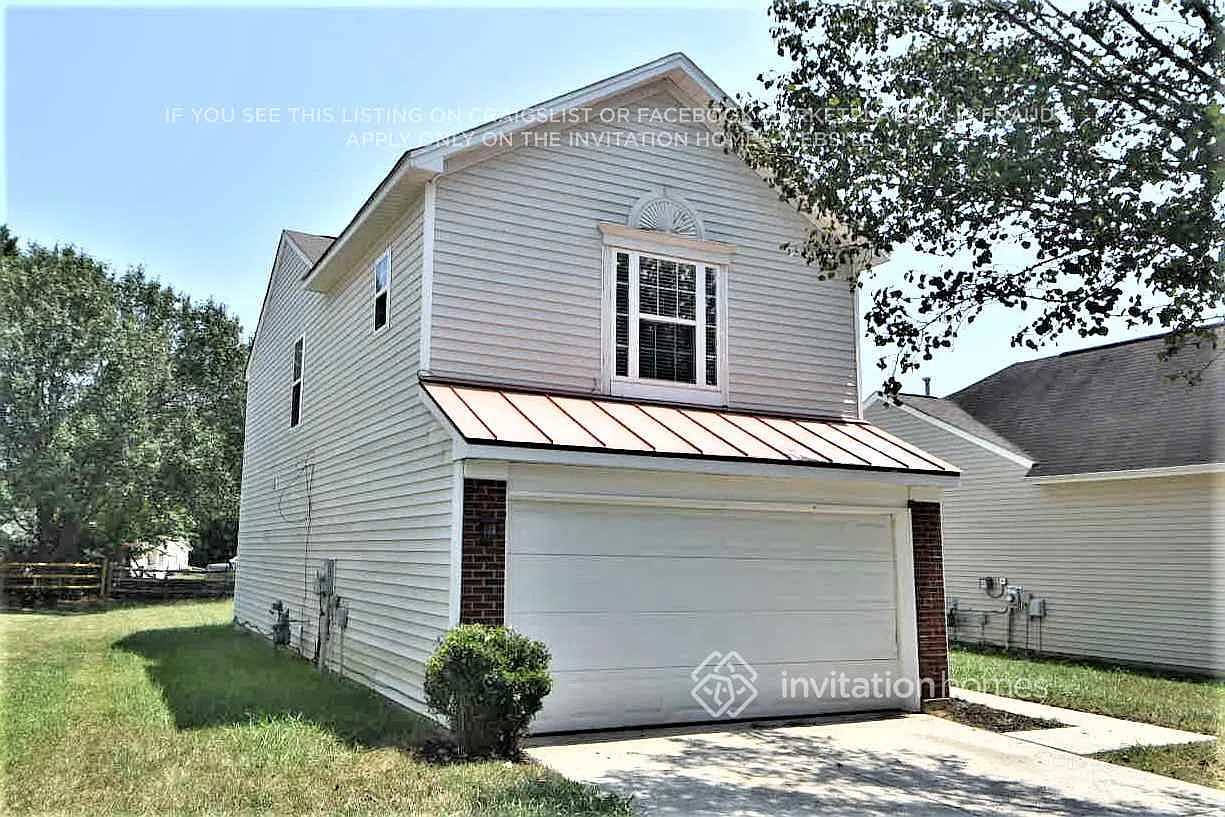 10214 Green Hedge Ave Charlotte, NC 28269 — Photo 2
