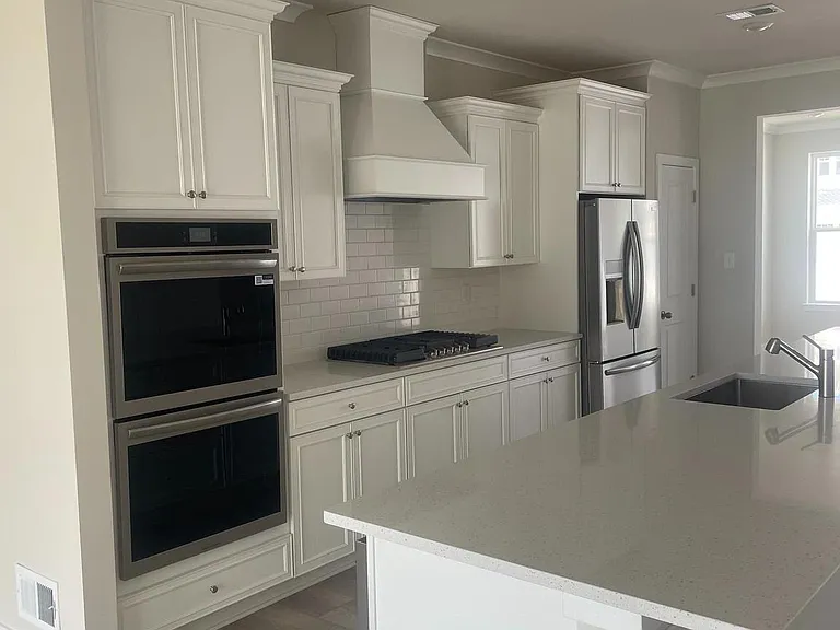 29292 Oxford Dr — Photo 2