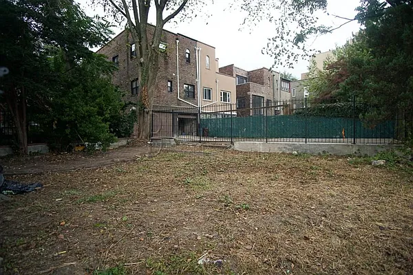 Rented by Bouklis Group | media 6