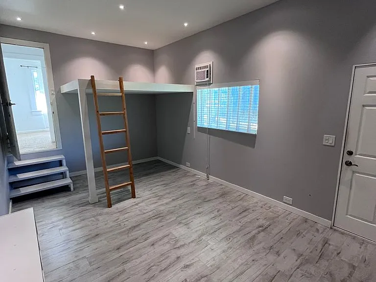 1074 Kaumana Dr — Photo 2