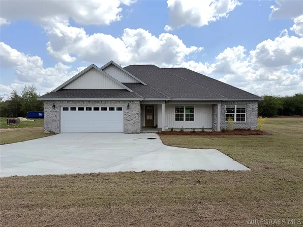 562 N John St, New Brockton, AL 36351