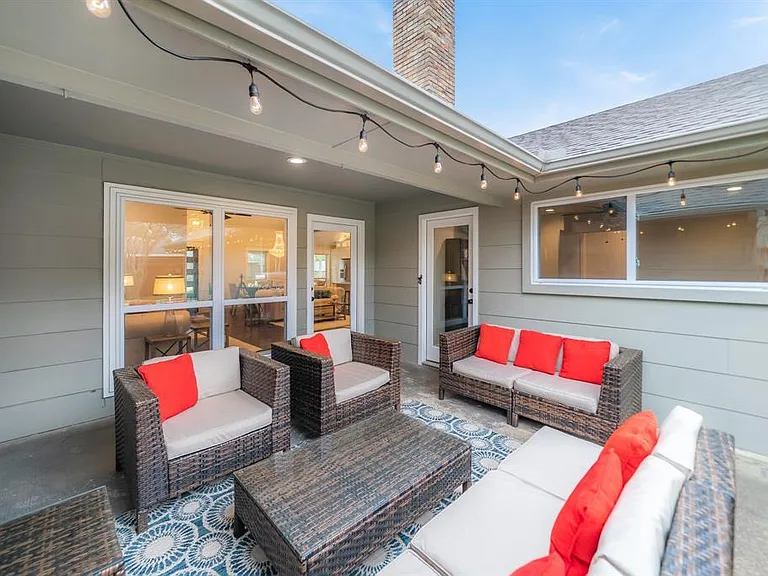 1601 Windsong Trl — Photo 29