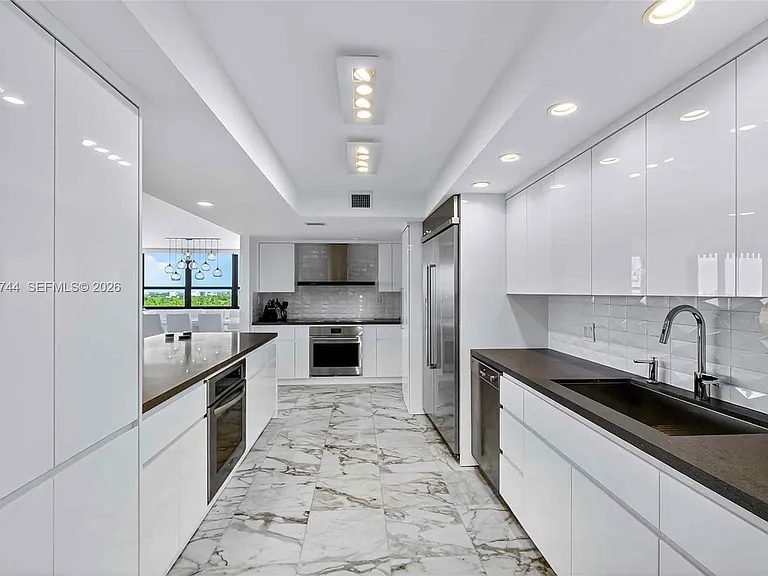2 Grove Isle Dr #B1210 — Photo 2