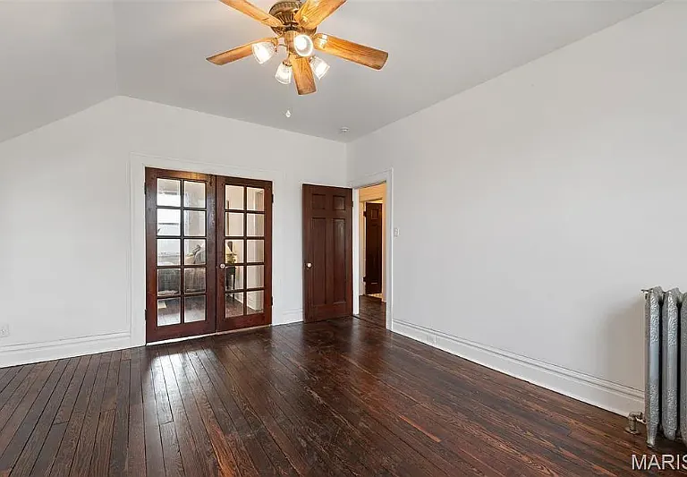 604 Bellerive Blvd — Photo 2