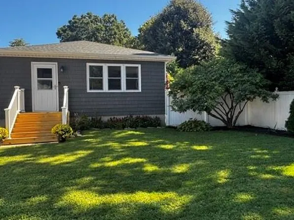 12 Chance Place, West Babylon, NY 11704