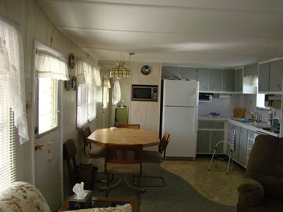 5th image of 7403 46th Ave N #272