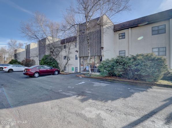 130 Foxfire Dr, Mount Pocono, PA 18344