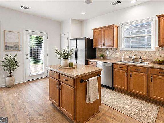 3rd image of 3342 Briaroak Dr