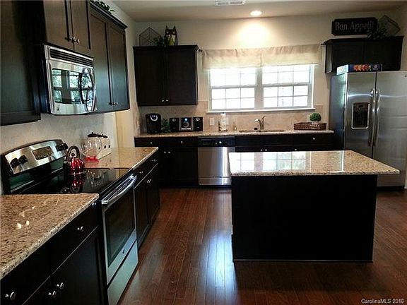 4th image of 201 Hunters Hill Dr