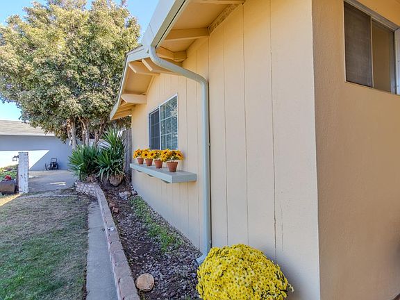 5th image of 423 Pueblo Dr