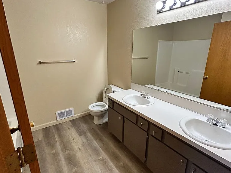 5626-5628 Glenridge Way #5630 — Photo 17