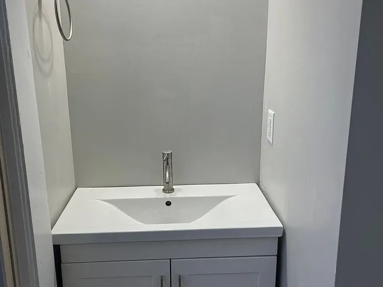 114 E Franklin St #2 — Photo 6