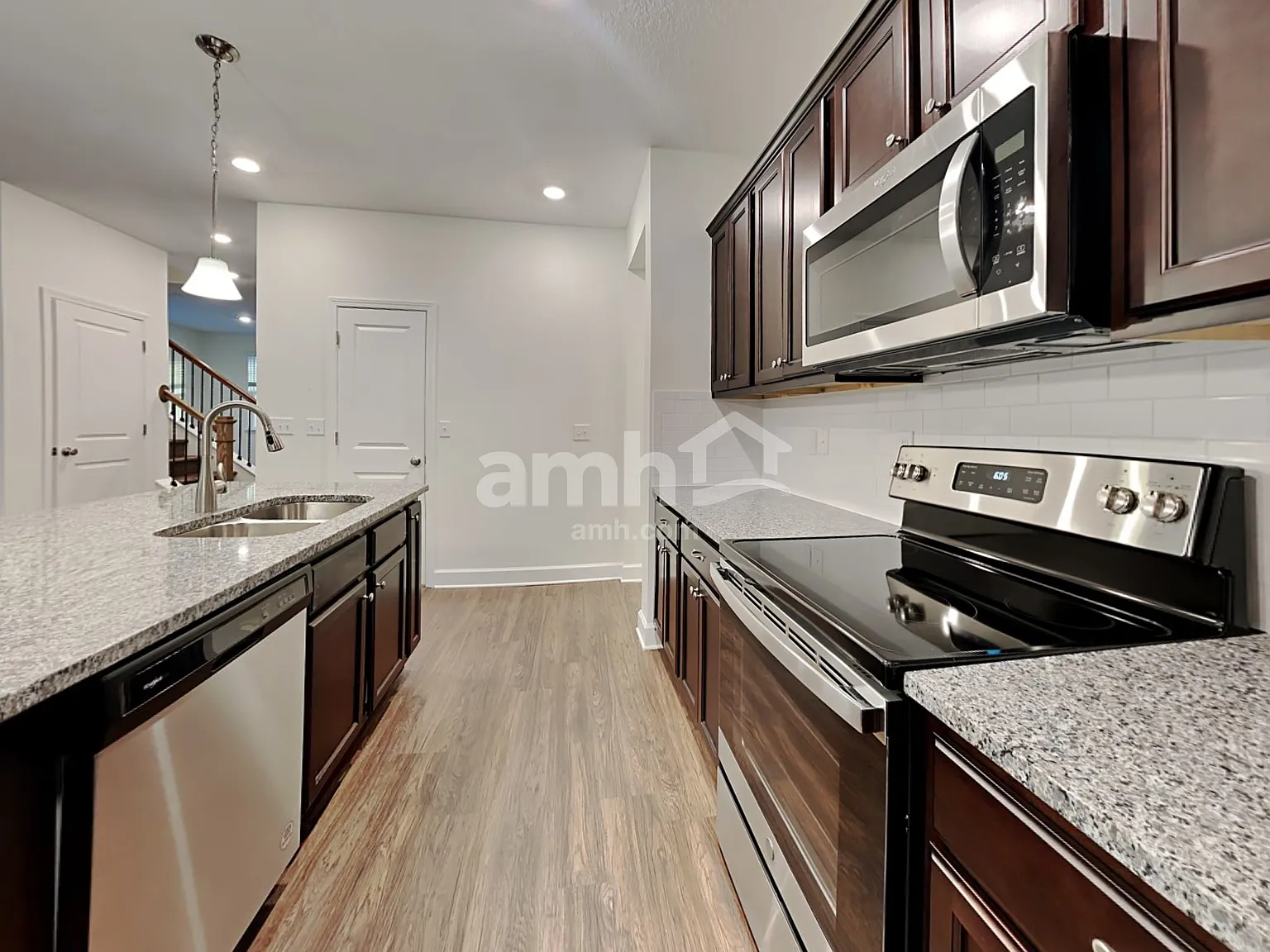 4 bed, 2.5 bath, 2078 sqft, $2,305 — Photo 3