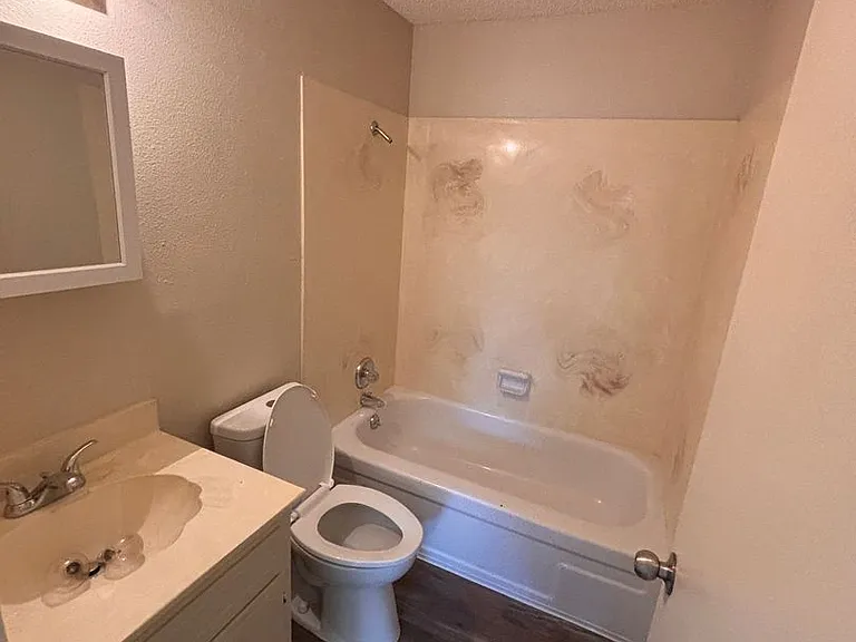 301 Crater Lake Ave — Photo 7