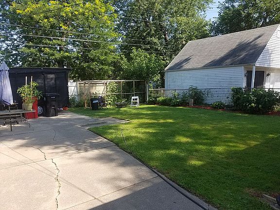 4th image of 28252 Hillview St