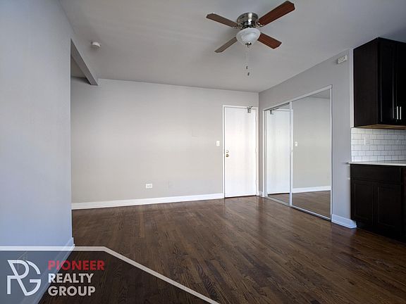 4th image of 526 W Oakdale Ave #510RA