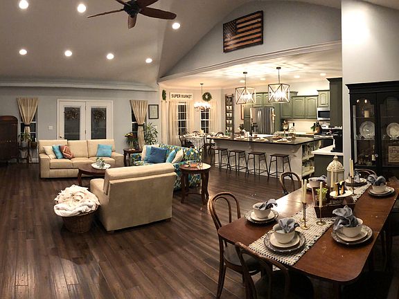 3rd image of 12576 Foxwood Point