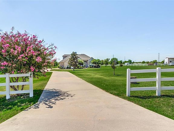 2nd image of 1049 Creek Hollow Ln