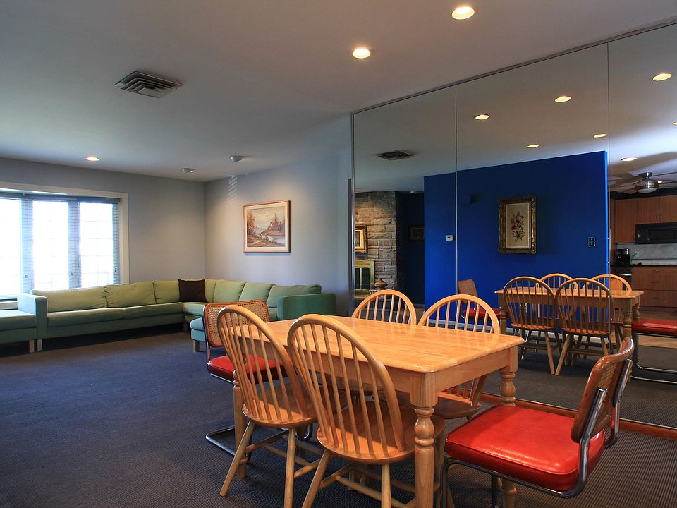 Living/Dining Area