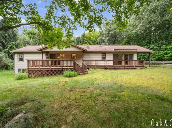 11080 Vergennes St SE, Lowell, MI 49331