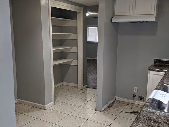 4th image of 2141 N Drexel Ave