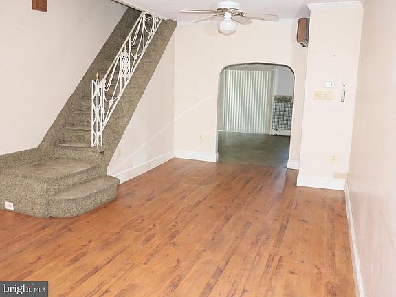 5th image of 230 N Sycamore Ave