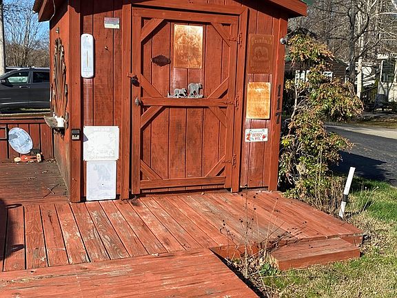 2nd image of 496 Vista Cir