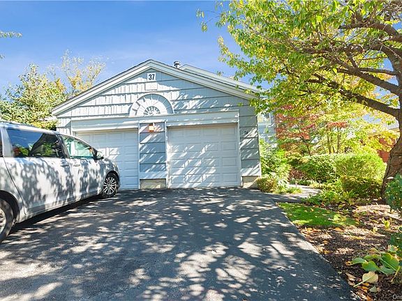 2nd image of 78 Branchwood Ln