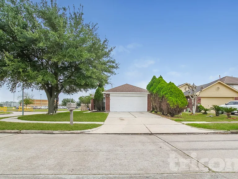1016 Deerpass Dr — Photo 1