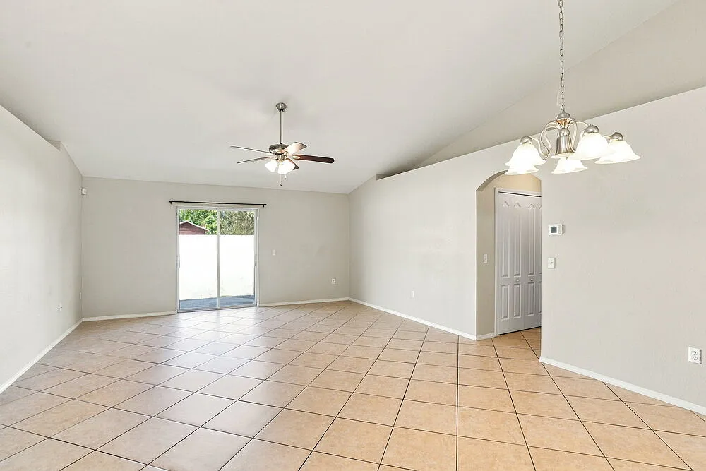 4 bed, 2.0 bath, 1710 sqft, $1,985 — Photo 4