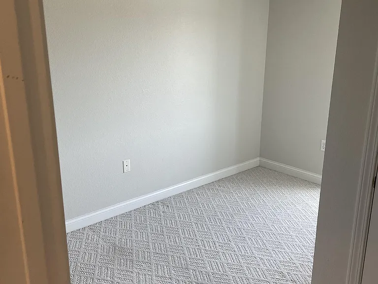810 Erie Ave #5 — Photo 3
