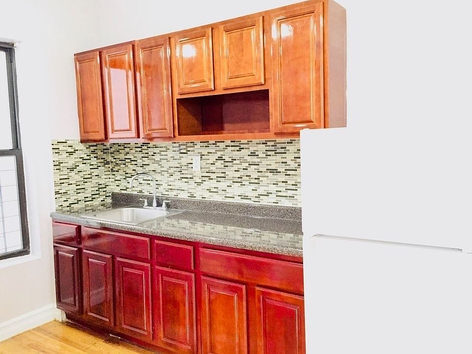 1st image of 324 Montgomery St #2M