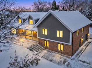 2003 South Valley Spring DRIVE, New Berlin, WI 53151