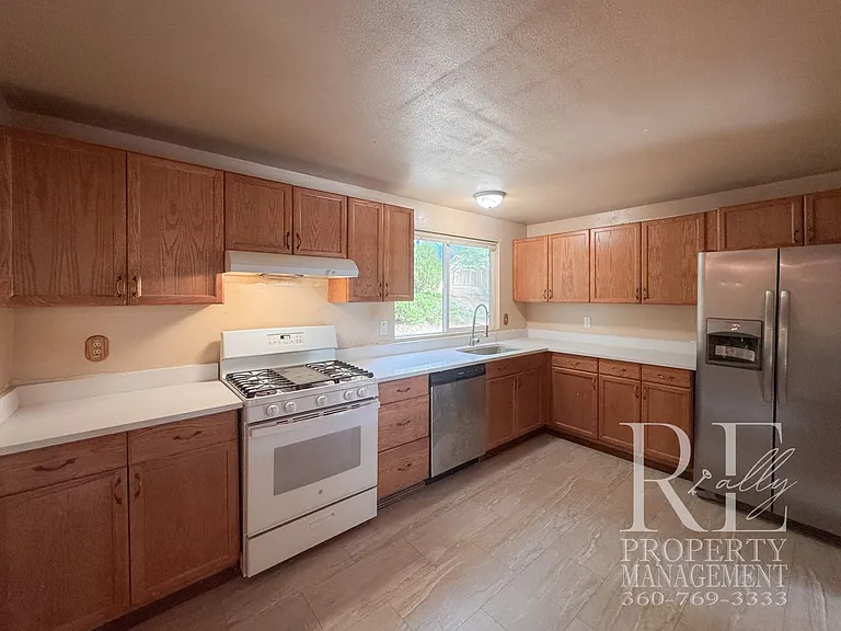 7880 Oxbow Ave NE — Photo 8