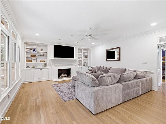 2nd image of 102 E Jules Verne Way