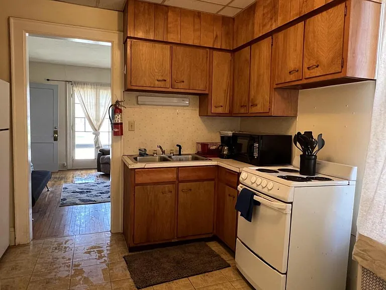 31 Pleasant St — Photo 4