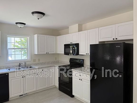 5th image of 704 Southampton Dr