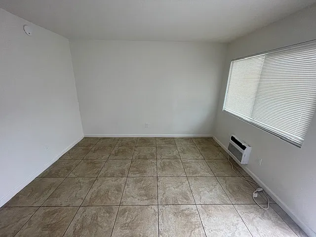 1339 W Stoneridge Ct #4 — Photo 4