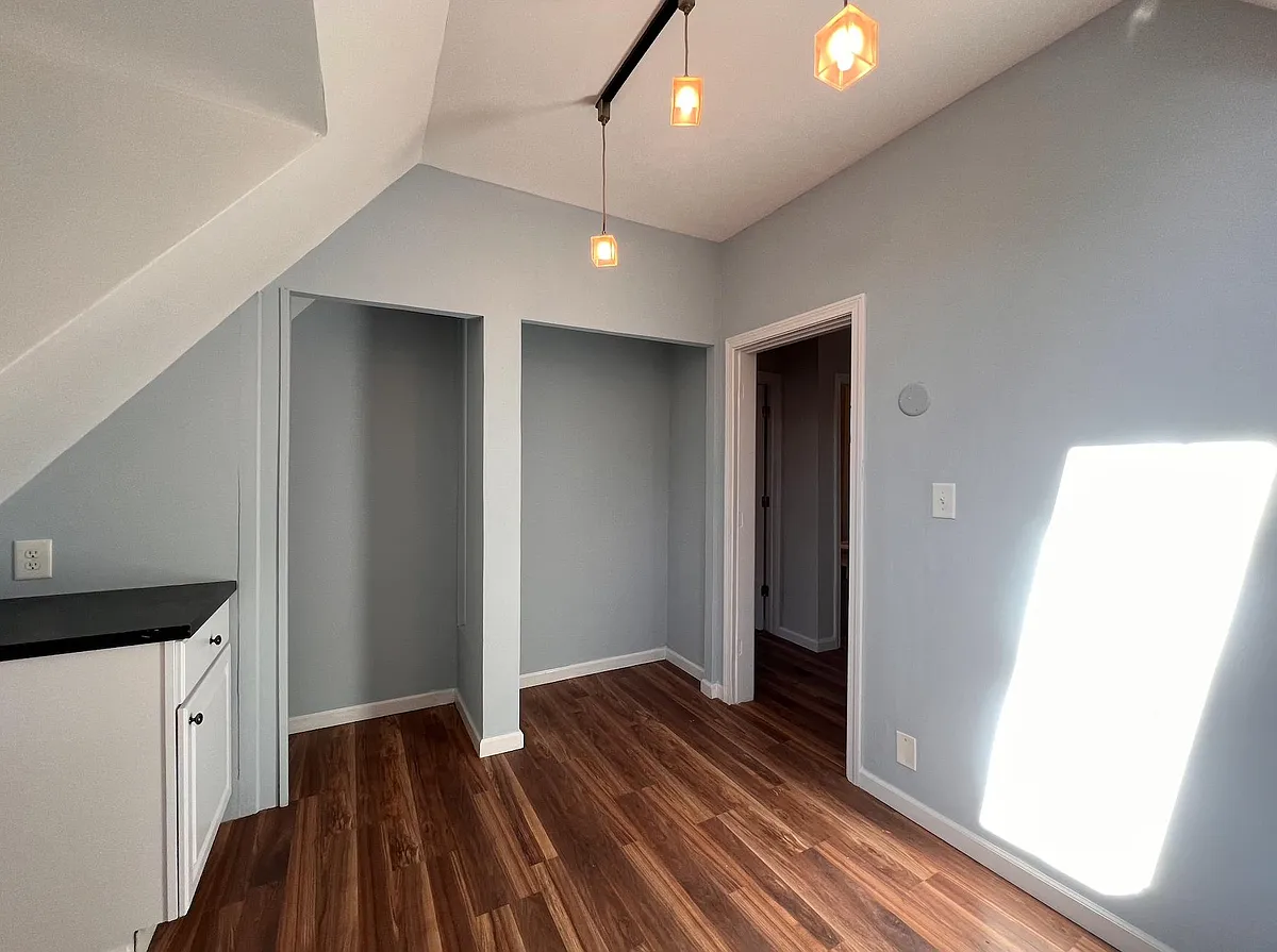 Building Photo - 362 Laurel St #E