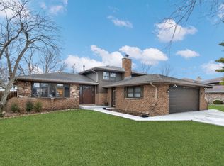 10732 S Meadow Ln, Palos Hills, IL