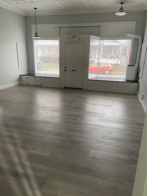 1st image of 5350 Warren Ave #4
