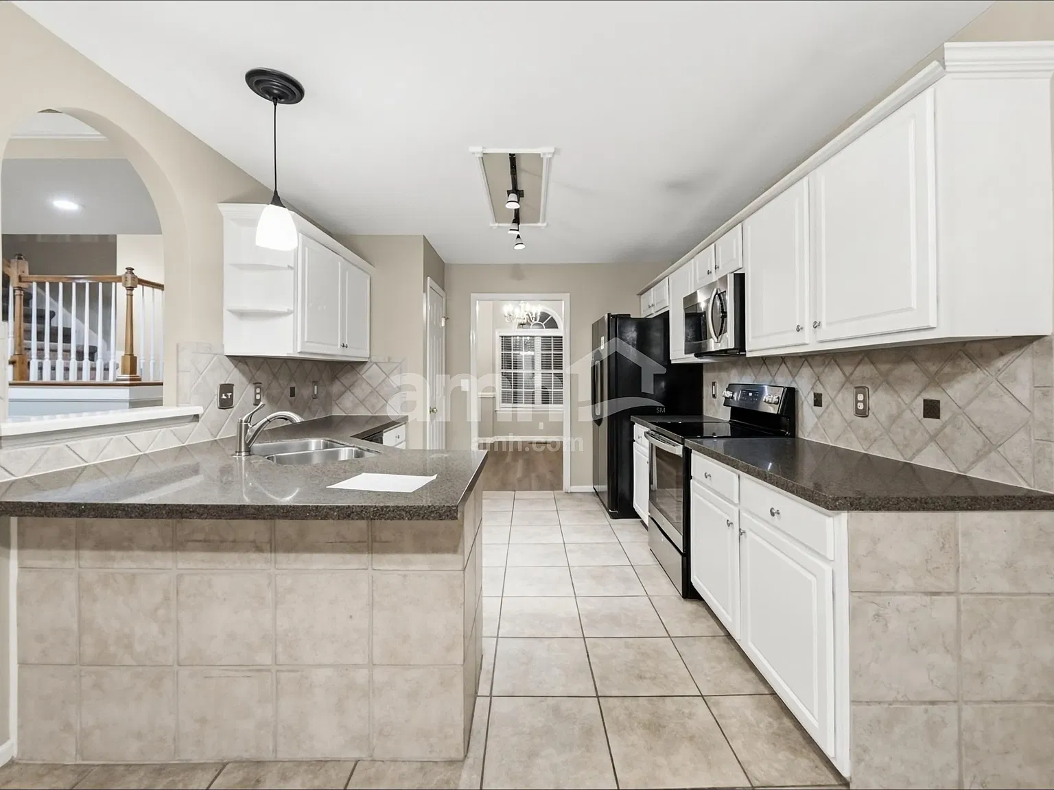 3 bed, 2.5 bath, 2753 sqft, $2,595 — Photo 4