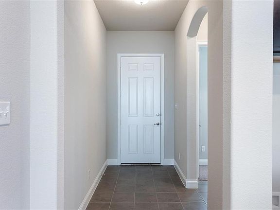 3rd image of 2712 Prairie Trail Ave