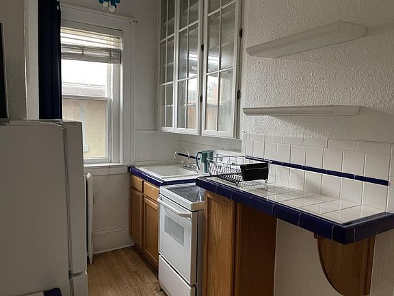 4th image of 1136 N Logan St APT 4