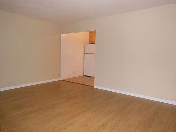 2nd image of 619 Stambaugh St #5