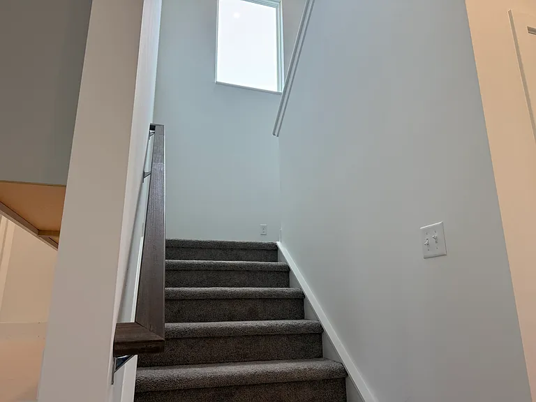 411 Eisenhower St — Photo 17