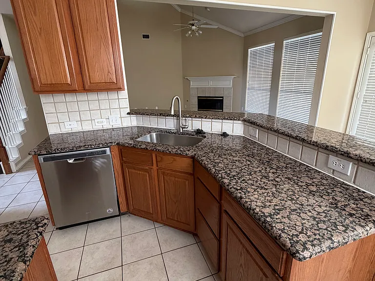 2513 Frosted Green Ln — Photo 28