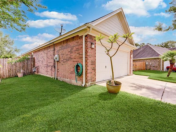 3rd image of 15411 Court Green Trl