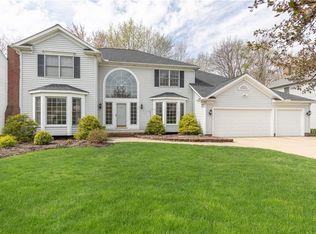 6552 Woodbury Dr, Solon, OH 44139