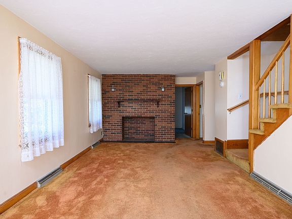 3rd image of 13 Hemlock Rd